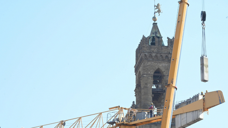 firenze-rimozione-gru-uffizi-centro-storico