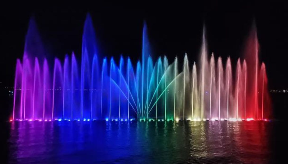 Baveno e Feriolo d'Incanto 2025: si illuminano le isole del lago Maggiore