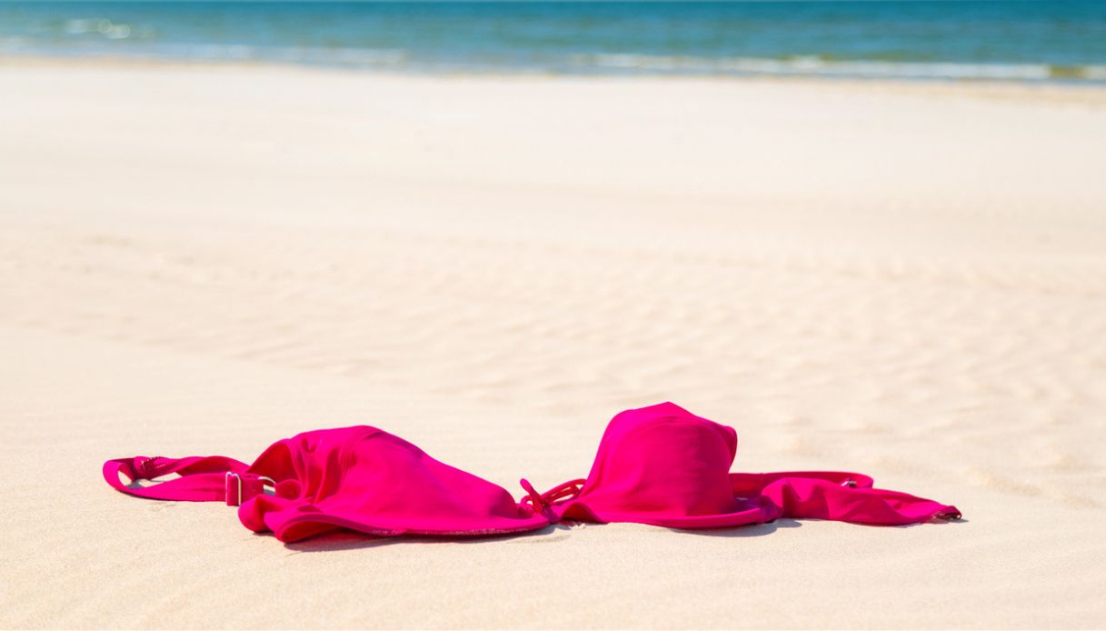 Caso topless sulla spiaggia italiana