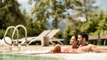 Vivere la piscina al Falkensteiner Hotel Antholz