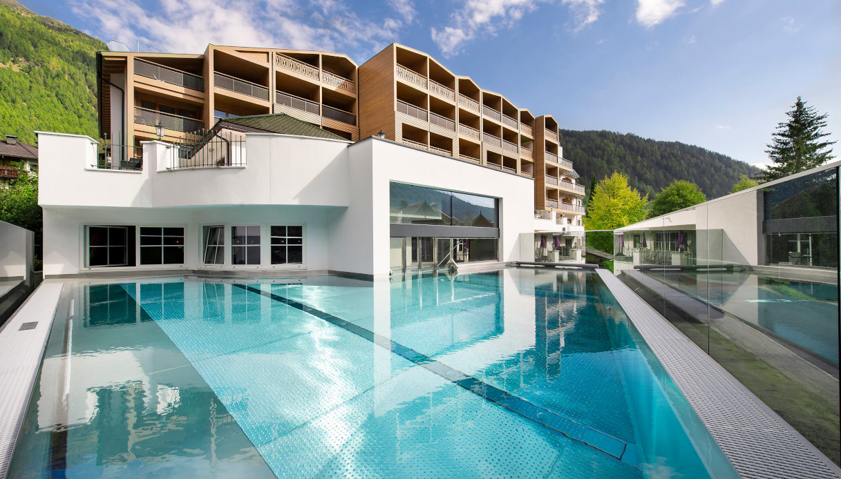 Falkensteiner Hotel Falkensteinerhof, la piscina esterna