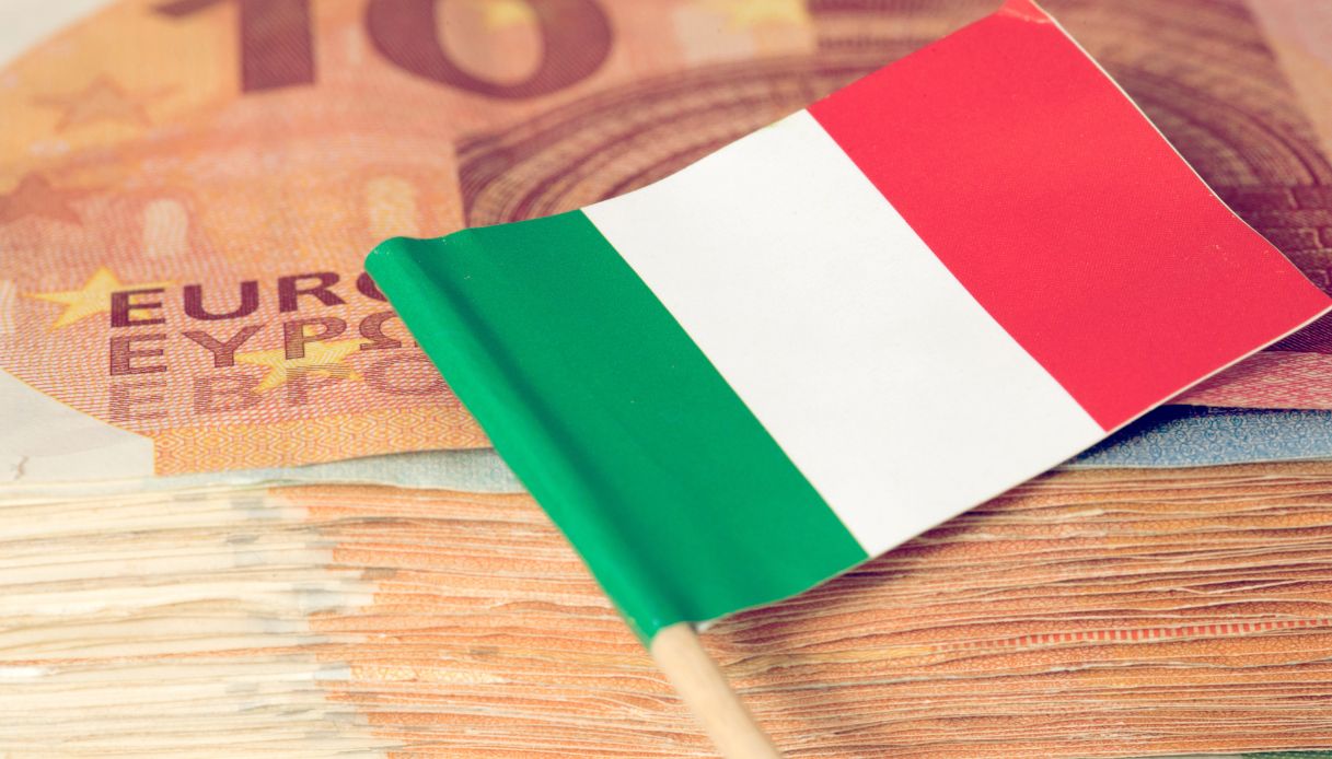 Bandiera italiana e banconote