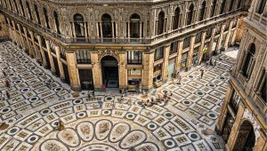 Pattinaggio in Galleria Umberto I a Napoli