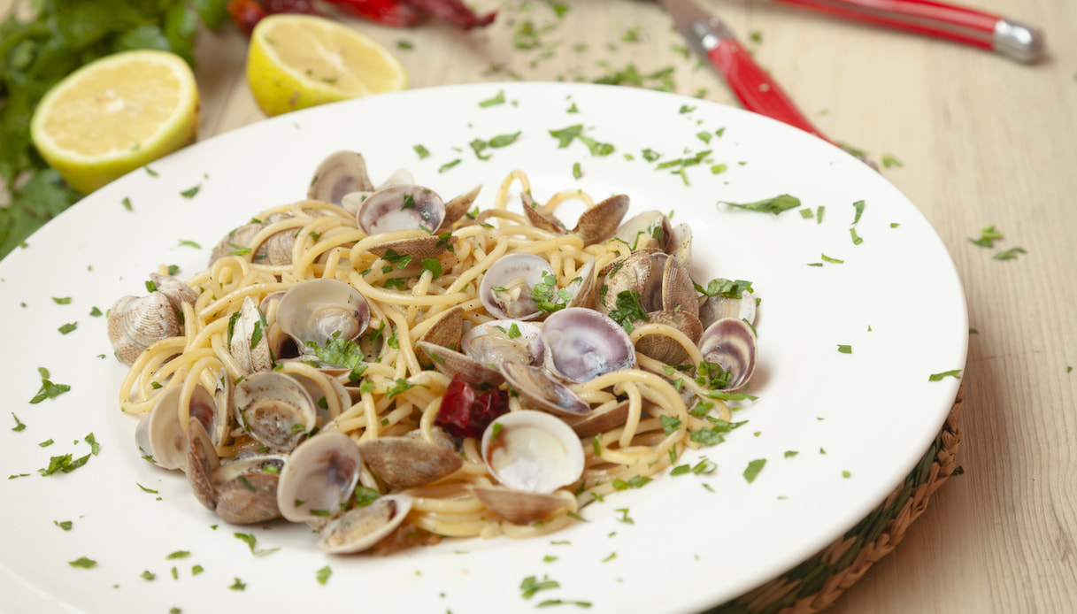 Allarme spaghetti con le vongole in Italia: cosa sta succedendo