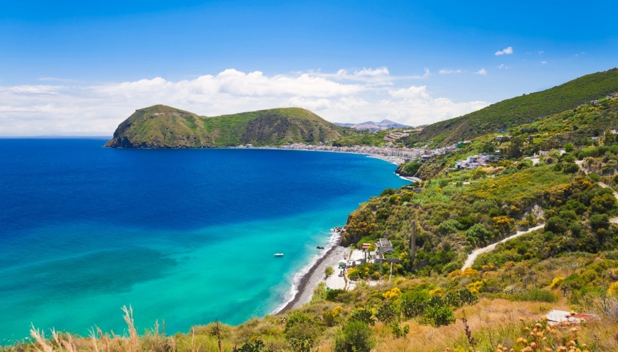 The Odissey a Lipari è un caso: oggetti di scena nel mare?