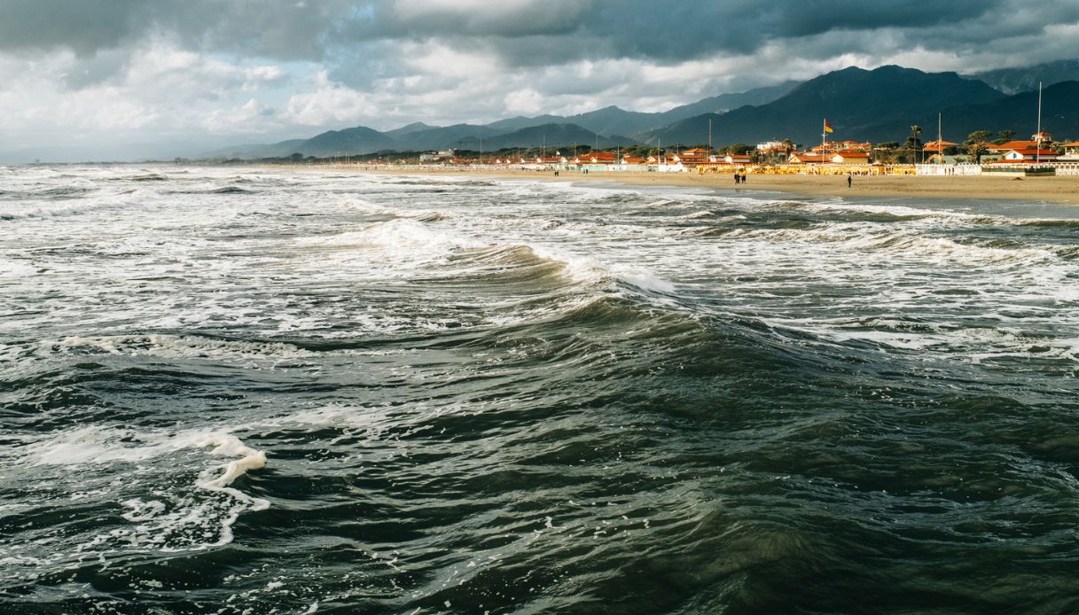 Spiaggia mare mosso