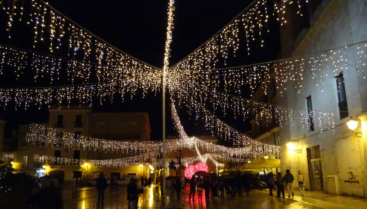 Luminarie di Natale Bari caso