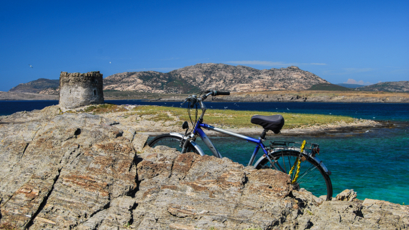 in-bici-sardegna-influencer-polemica