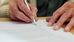 lascia-eredita-2-5-milioni-casina-intitolatemi-strada