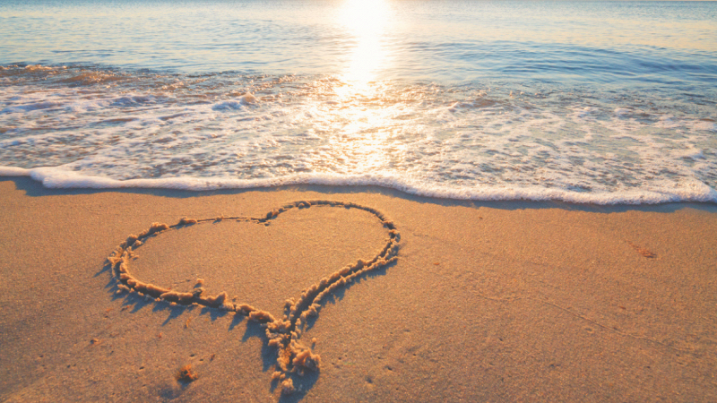 spiaggia-salento-cuori-sabbia