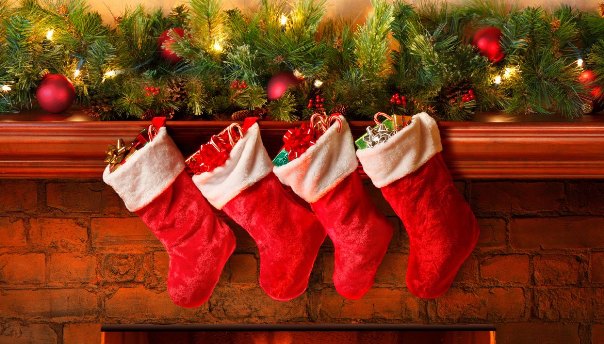 Calze della Befana 2026, i dolci e giocattoli preferiti in Italia