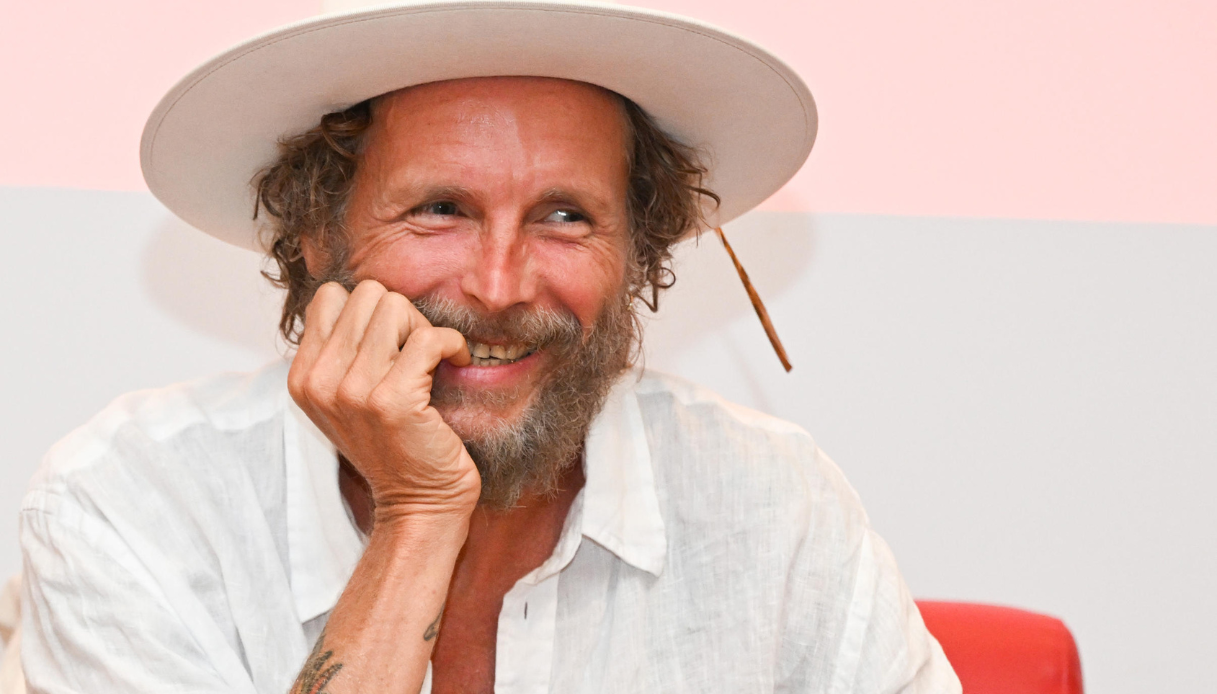 Jovanotti aiuta i gatti della Valdichiana