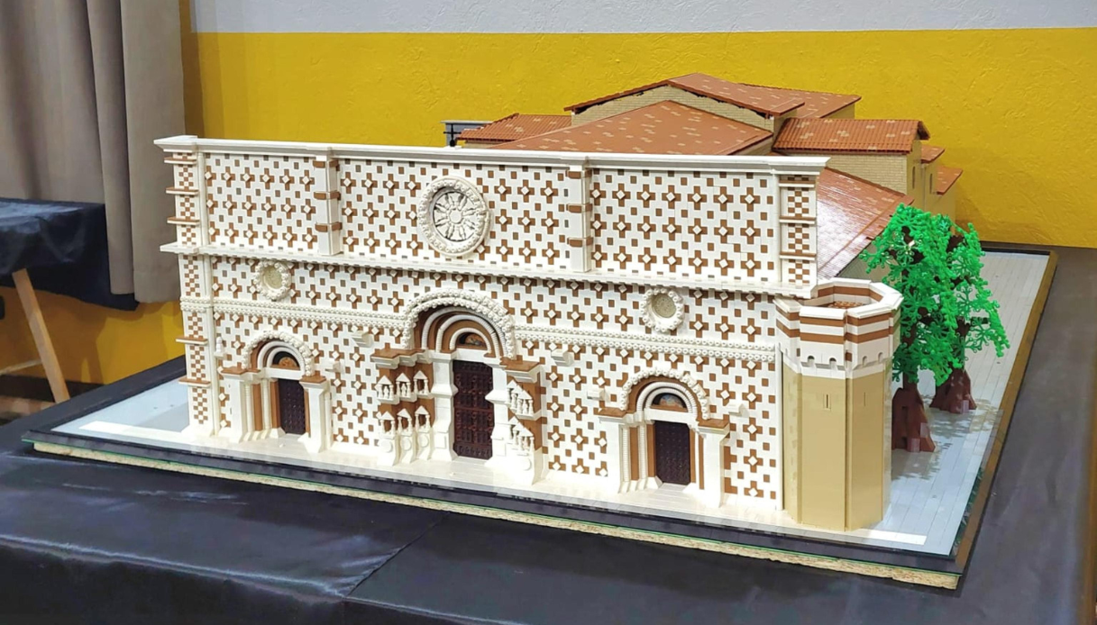 Collemaggio dell'Aquila in Lego