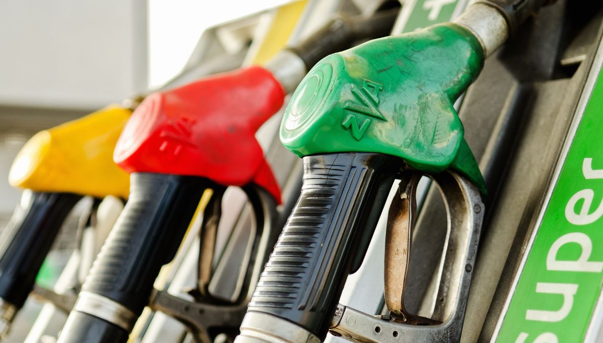 Carburante esaurito nei distributori italiani: cosa succede
