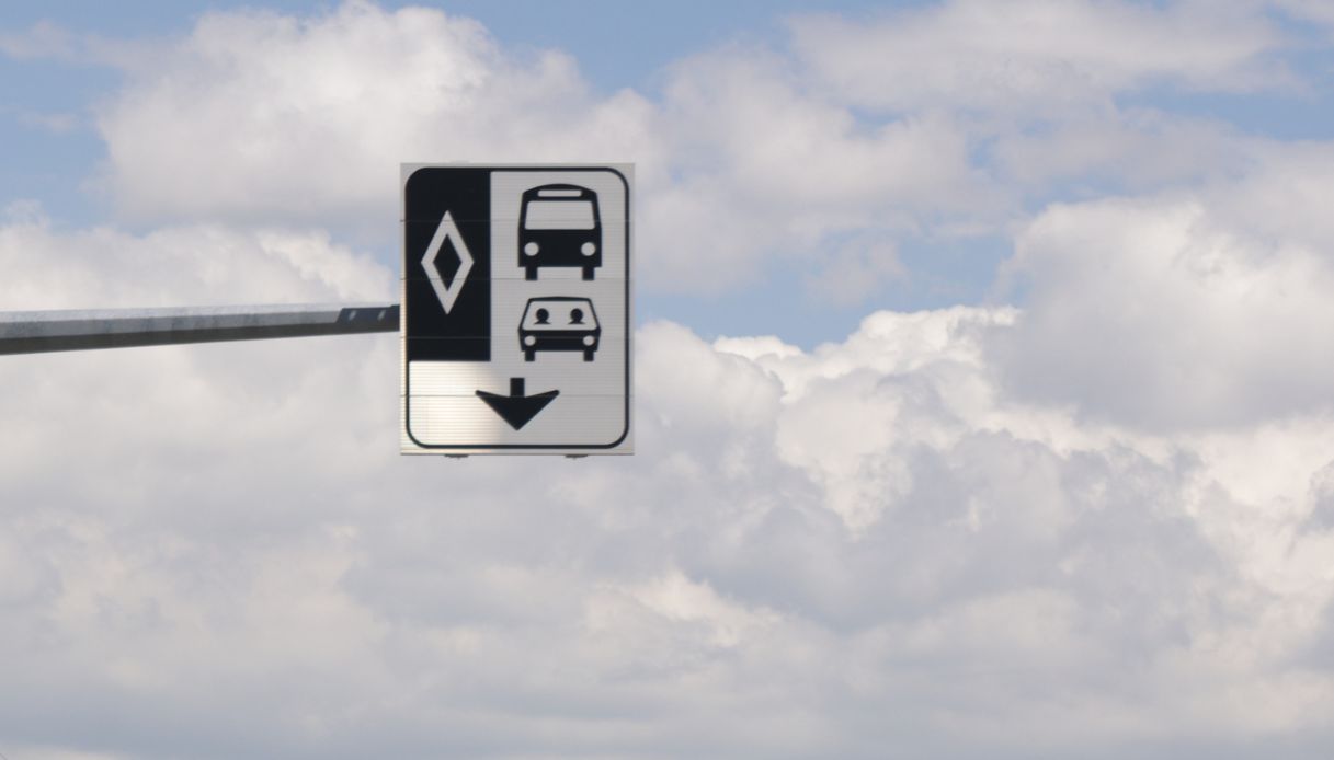 Nuovo cartello stradale a forma di rombo in Italia? Che significa