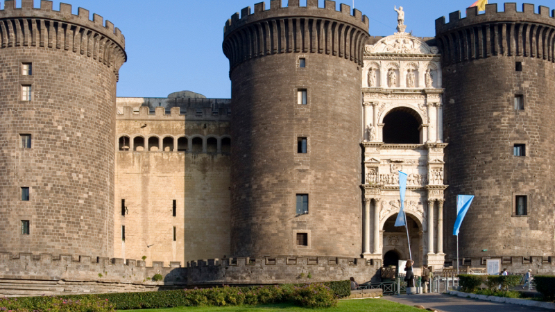 maschio-angioino-riapertura-napoli-visite-turisti-limitate