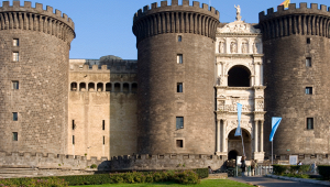 maschio-angioino-riapertura-napoli-visite-turisti-limitate