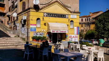 Bar dei Cesaroni diventa ristorante
