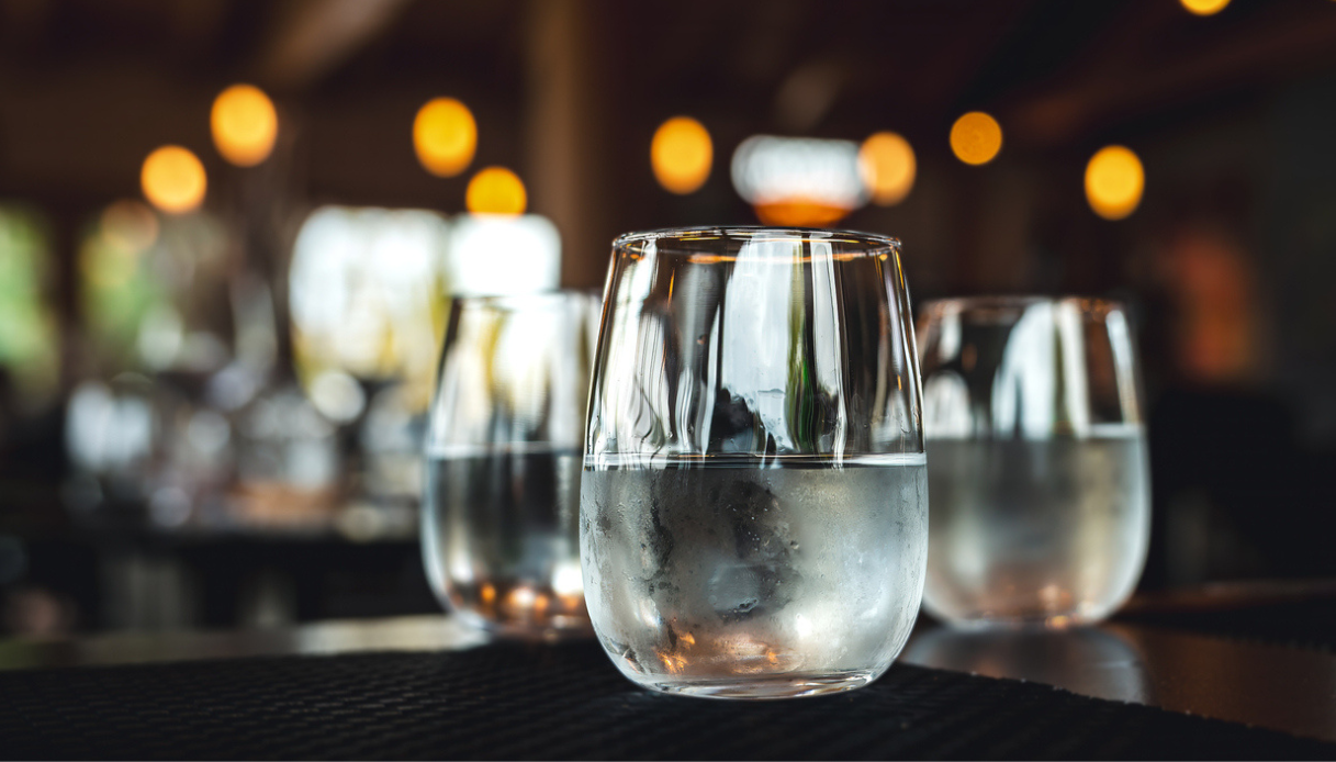 Acqua del rubinetto negata al ristorante