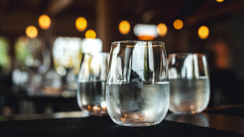 Acqua del rubinetto negata al ristorante