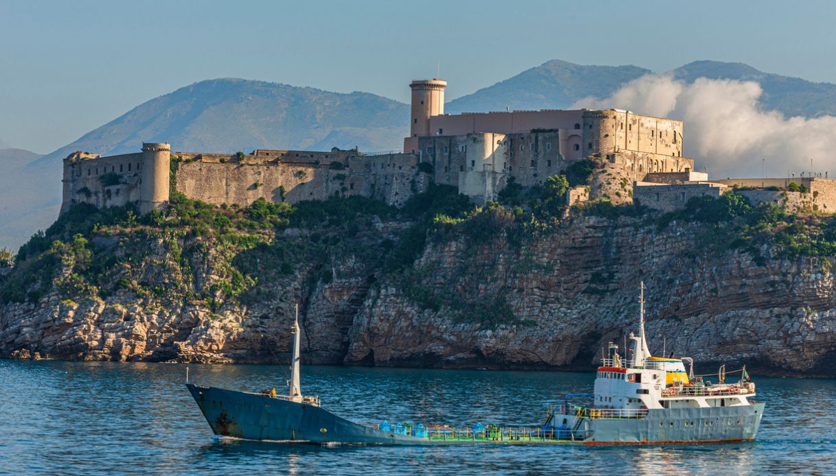 Gaeta, relitto ritrovato in mare