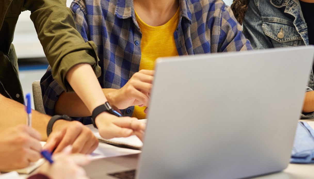 Giovani al computer