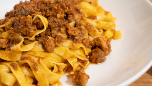 tre-uova-ragu-alla-bolognese-ricetta-stellata