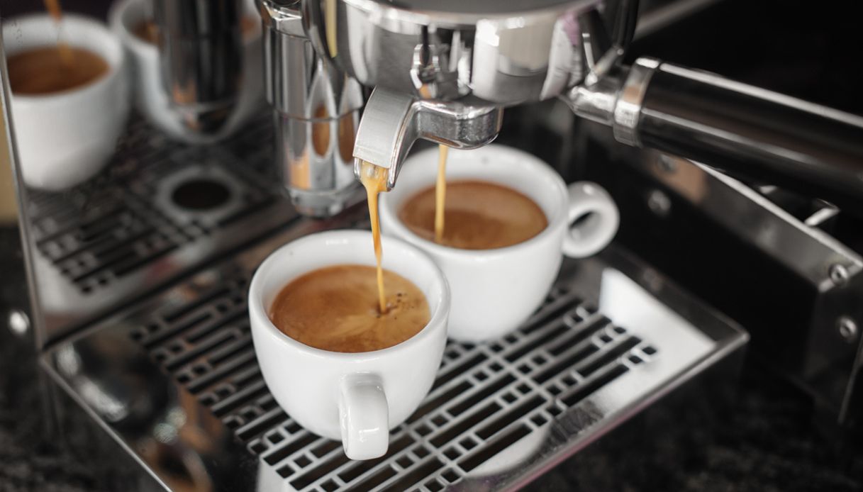 Caffè al bar, prezzi in salita: quanto costa città per città