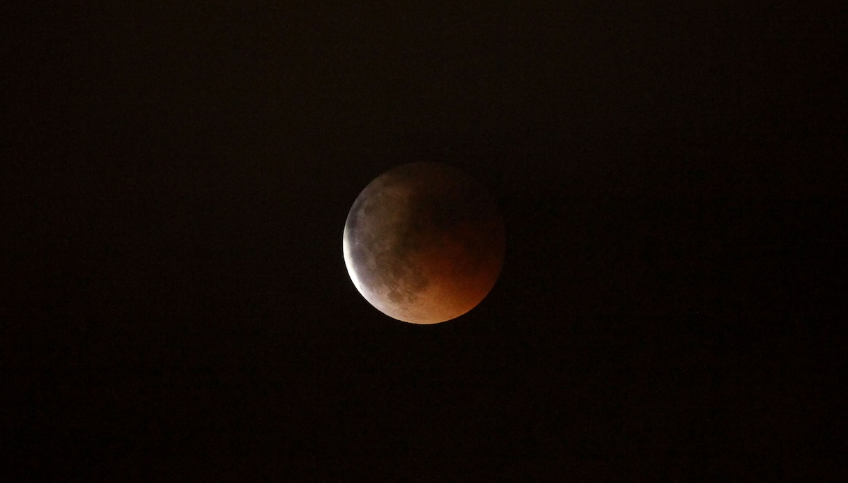 Dove vedere l'eclissi di Luna del 28 agosto da Milano a Roma