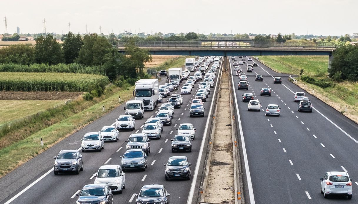 Traffico agosto 2026, i giorni da bollino nero e strade a rischio