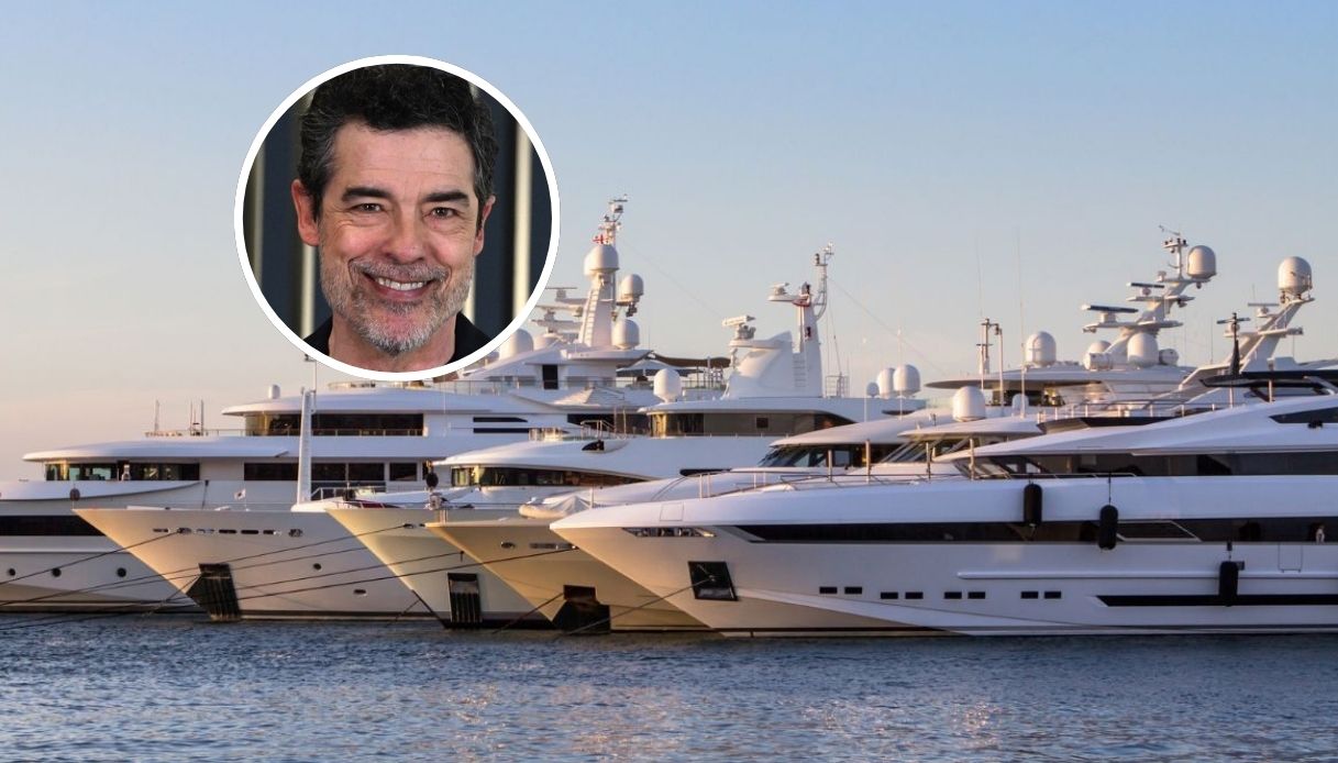 Alessandro Gassman e yacht in mare