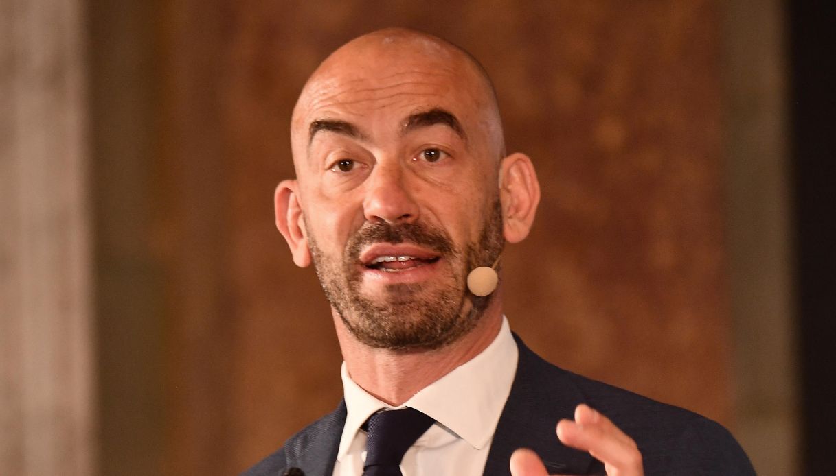 Caso scontrino, la polemica di Bassetti sul prezzo dell'acqua