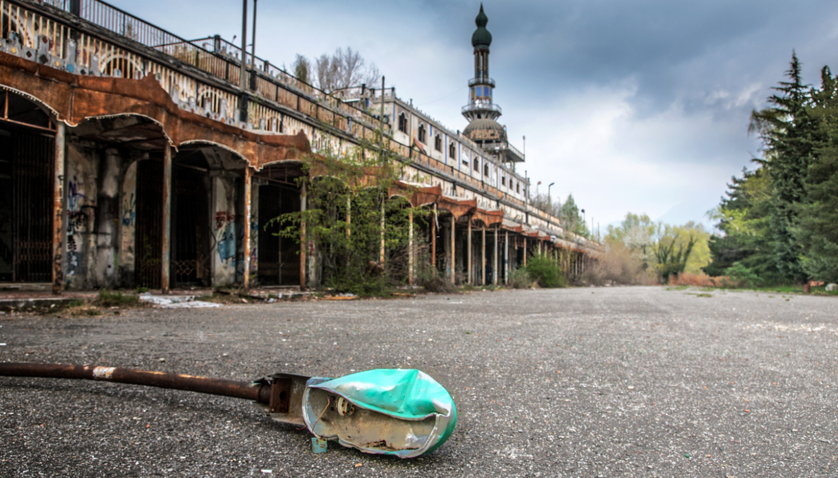 Halloween a Consonno, scatta l'allarme