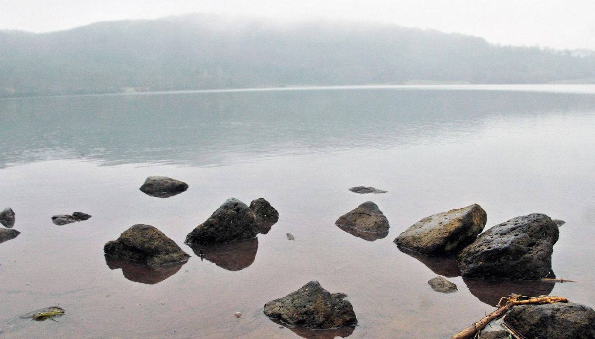 Nel lago di Mezzano scoperta una spada in bronzo di 3000 anni fa