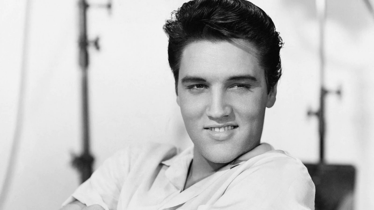 Elvis Presley: biografia carriera di una leggenda del rock and roll