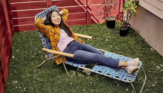 Awkwafina è Nora del Queens