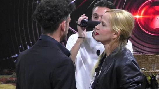 Grecia fa la pazza in casa