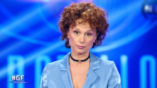 Beatrice risponde alle accuse e Cesara la difende