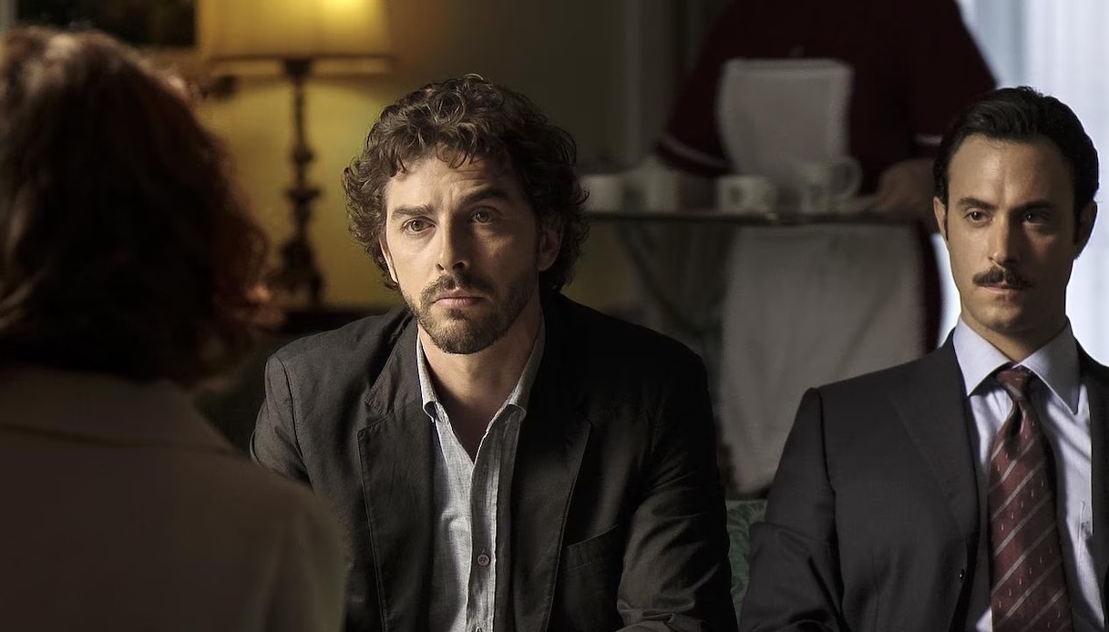 https://wips.plug.it/cips/libero.it/magazine/cms/2023/09/il-giovane-montalbano.jpeg