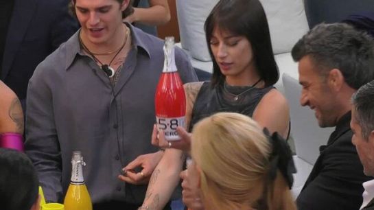 Il brindisi per i 100 giorni