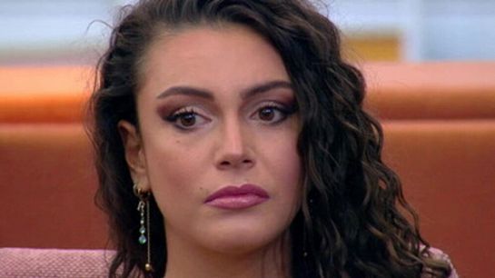 Angelica piange per la canzone di Fiordaliso