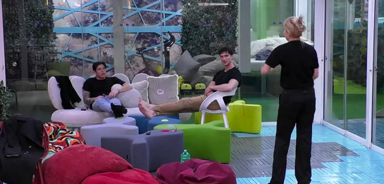 Litigi in giardino tra i giovani