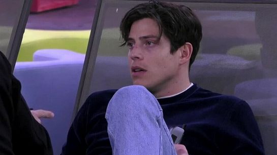 Alessio esplode nella notte e minaccia di uscire