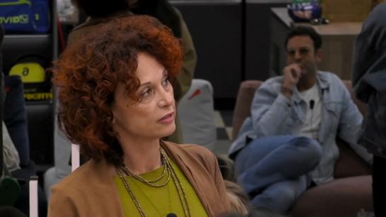 Beatrice sbotta contro la produzione