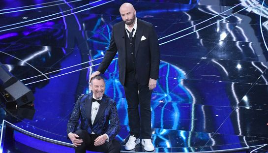 Sanremo 2024, top e flop seconda serata: John Travolta umiliato, Emma (finalmente) viene fuori