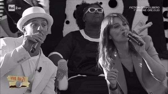 Paola Cortellesi parla del suo film di successo e canta con Fiorello