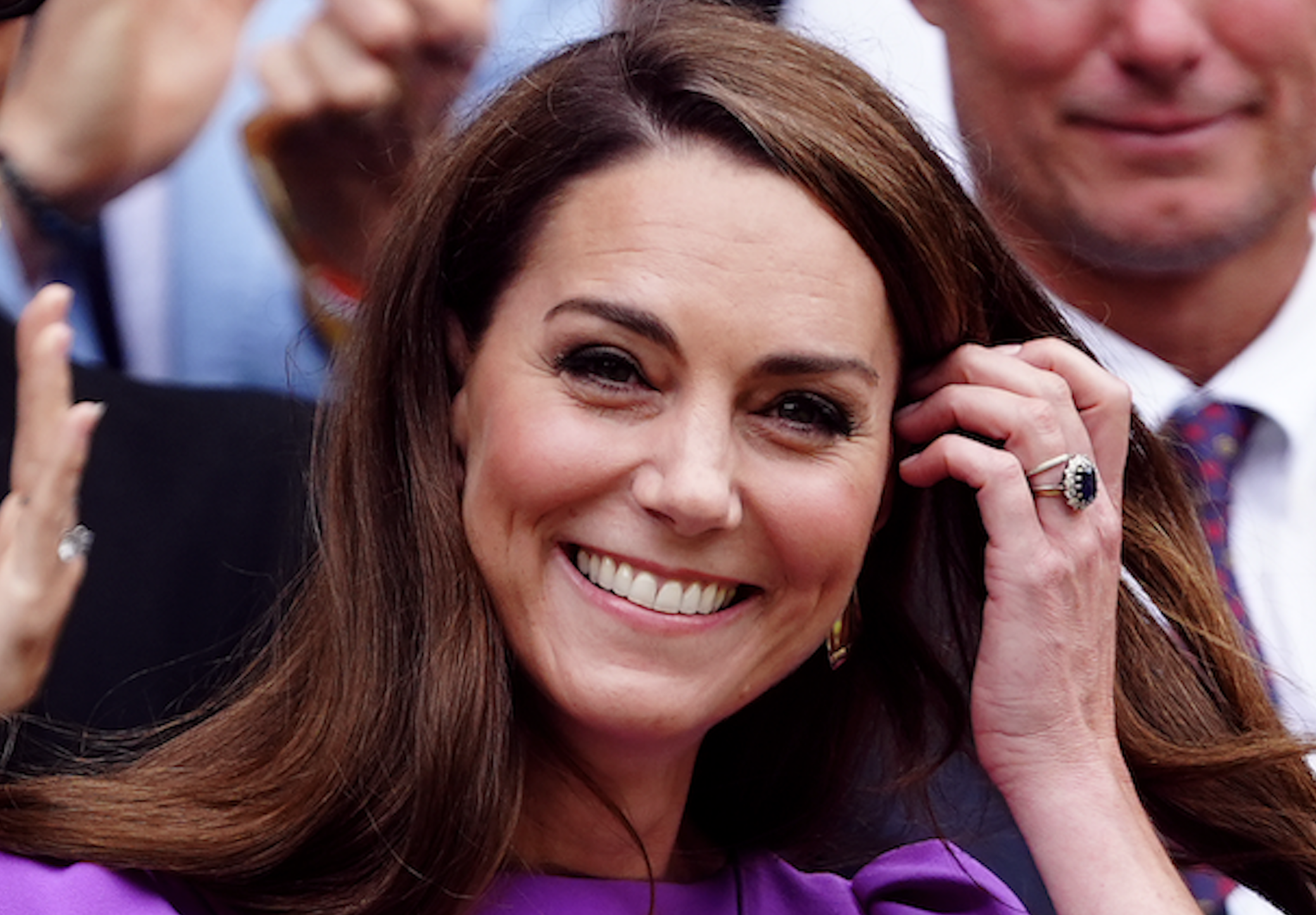 Kate Middleton, aparece tierna foto junto a sus hijos.  Y la web espera