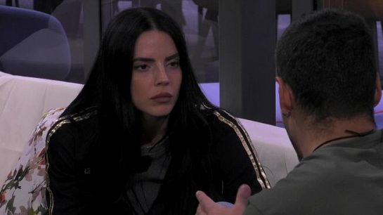 Shaila Fa infuriare gli autori