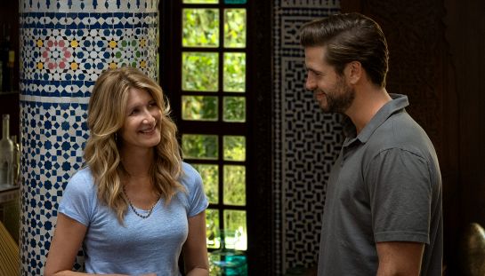 Laura Dern e Liam Hemsworth in Lonely Planet