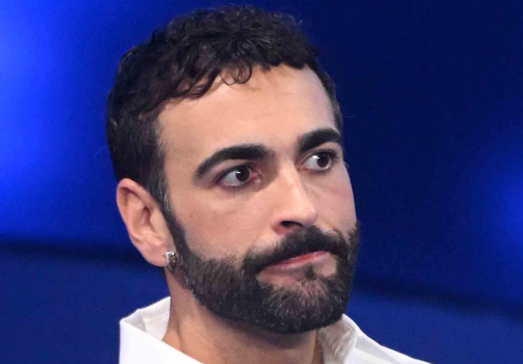 https://wips.plug.it/cips/libero.it/magazine/cms/2024/09/marco-mengoni-morta-mamma.jpg